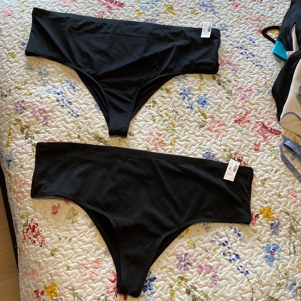 Black high cut swim bottoms by Pennington’s. 1 flat black or 1 speckled black 4x